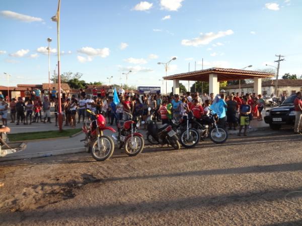 Coligação Força do Povo realizou concentração na Praça Santo Antônio.(Imagem:FlorianoNews)