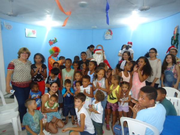 Fraternidade Espírita Allan Kardec realizou festa de Natal para crianças florianenses.(Imagem:FlorianoNews)