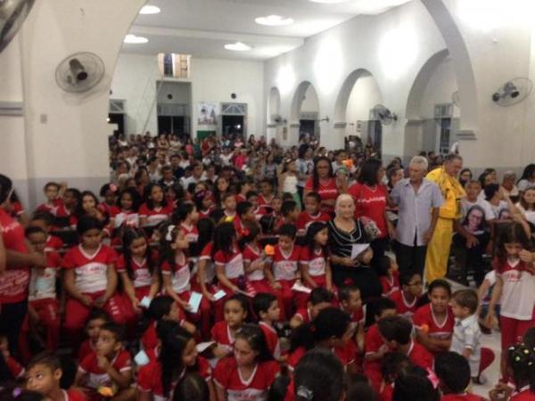 Comoção e homenagens marcam missa de sétimo dia da professora Solimar.(Imagem:FlorianoNews)