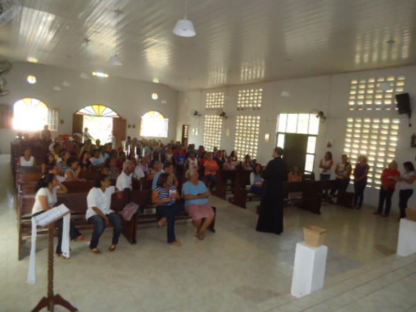 Igreja que teve sacrário e imagens destruídas recebe missa de desagravo em Floriano.(Imagem:FlorianoNews)