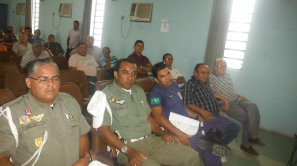 Palestra direcionada aos motoristas de transportes alternativos discute medidas de trânsito.(Imagem:FlorianoNews)