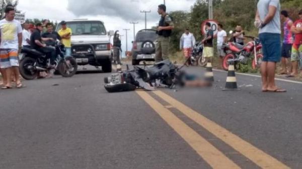 Colisão entre motocicleta e D-20 deixa uma vítima fatal.(Imagem:FM Imperial)