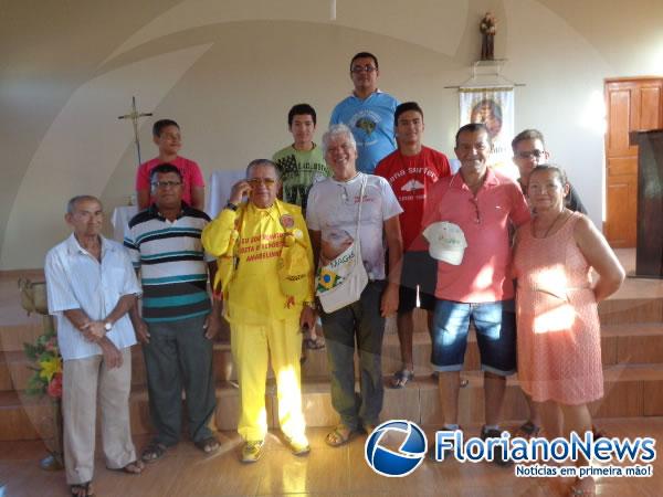 Padre Aécio realiza missão em Bairro de Floriano.(Imagem:FlorianoNews)