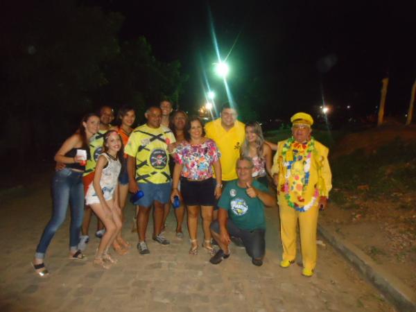 Longe da Avenida, amigos se divertem em blocos alternativos em Floriano.(Imagem:FlorianoNews)