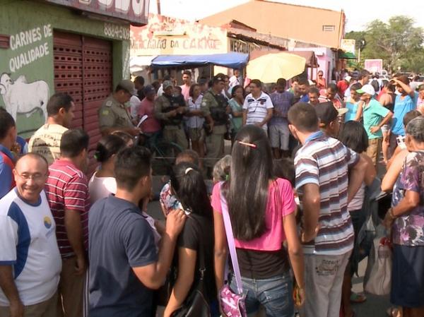 Suspeito de assalto foi atingido quando deixava o local do crime.(Imagem:Reprodução/Tv Clube)