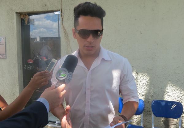 Léo Cachorrão presta depoimento e diz que foi vítima de quadrilha ao comprar carro de luxo.(Imagem:Cidadeverde)