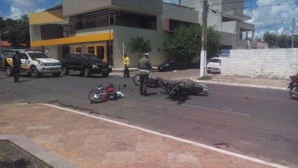 Acidente envolvendo três motocicletas deixa condutores feridos em Floriano.(Imagem:FlorianoNews)