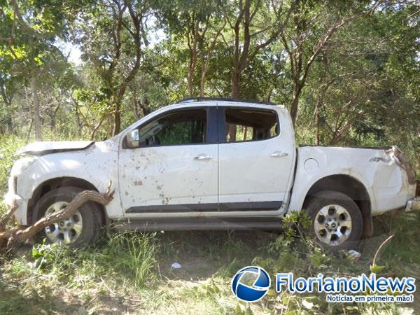 Pneu estoura e motorista bate contra árvores na zona rural de Floriano.(Imagem:FlorianoNews)