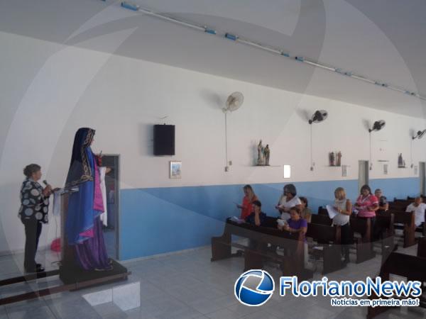 Mulheres participaram da Procissão da Senhora da Soledade em Floriano.(Imagem:FlorianoNews)