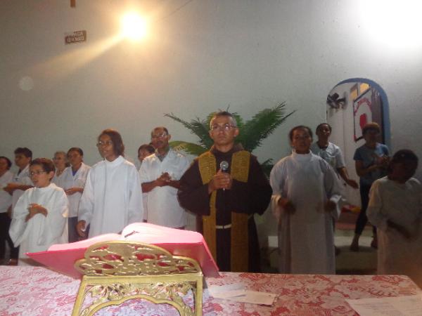 Procissão encerra festejo de Santa Cruz, no bairro Alto da Cruz.(Imagem:FlorianoNews)