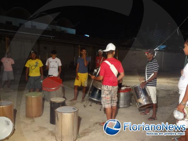 Blocos e Escolas de Samba de Floriano fazem ensaios nos bairros da cidade.(Imagem:FlorianoNews)