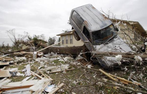 Mais de dez tornados foram registrados nos Estados Unidos(Imagem:AP)