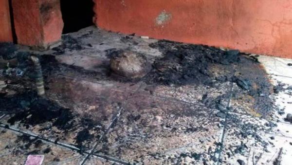 Parte da casa de Patrícia Moreira é incendiada.(Imagem:Arquivo pessoal)