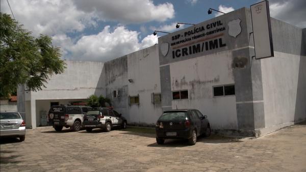 Corpo da vítima foi levado para Instituto de Medicina Legal (IML) em Timon.(Imagem:Reprodução/TV Clube)