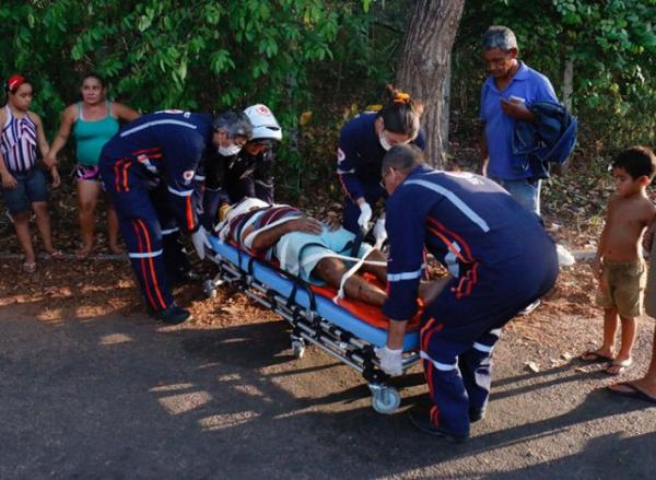 Colisão entre moto e caminhão fere uma pessoas na Cacimba Velha.(Imagem:Catarina Malheiros)