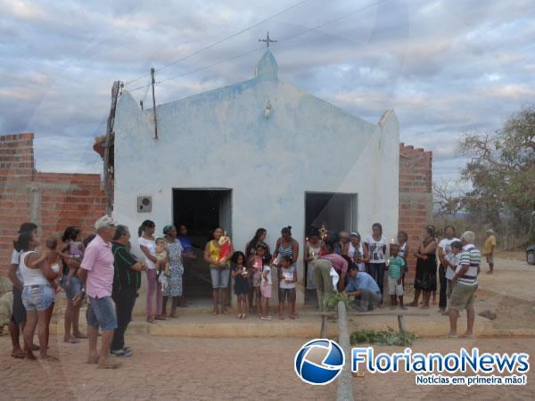 Levantamento do Mastro dá inicio aos festejos de Bom Jesus da Lapa na localidade Tabuleiro do Mato.(Imagem:FlorianoNews)