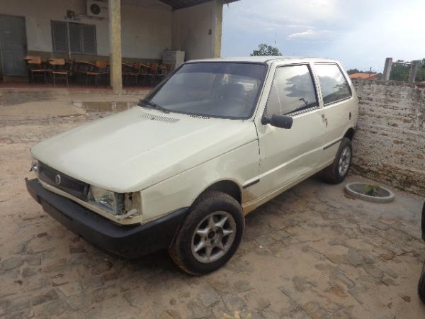 Carro roubado no centro de Floriano é recuperado nas proximidades do aeroporto.(Imagem:FlorianoNews)