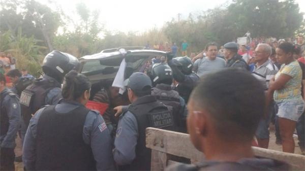 Dupla invade ônibus em Timon e é presa ao tentar fugir após assalto.(Imagem:CidadeVerde.com)