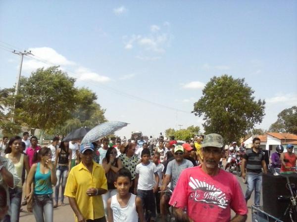 Moradores de Cristino Castro fazem manifestação.(Imagem:Renato Chagas/Arquivo pessoal)