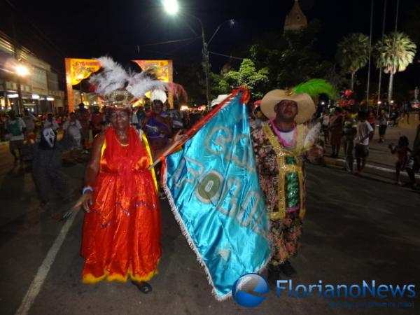 Cores, brilhos e samba no pé marcaram os desfiles das escolas de samba. (Imagem:FlorianoNews)