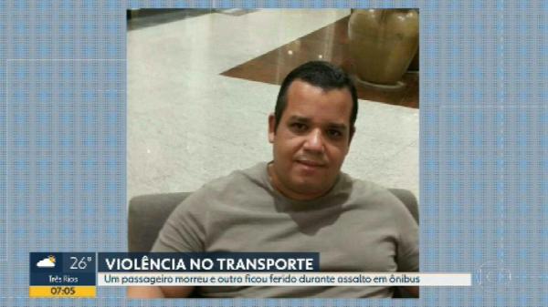 Passageiro morto em ônibus no Rio não reagiu a assalto, mesmo assim bandidos atiraram(Imagem:Reprodução/TV Globo)