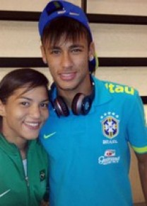 Sarah tieta Neymar durante Olimpíadas de Londres, em 2012.(Imagem:Arquivo Pessoal)