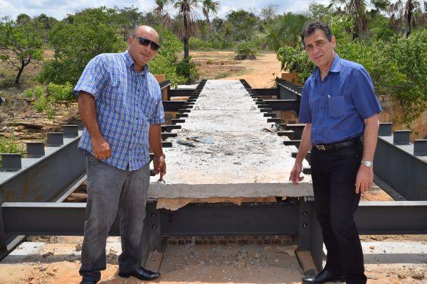 Pontes da zona rural de Floriano já estão sendo montadas.(Imagem:Secom)