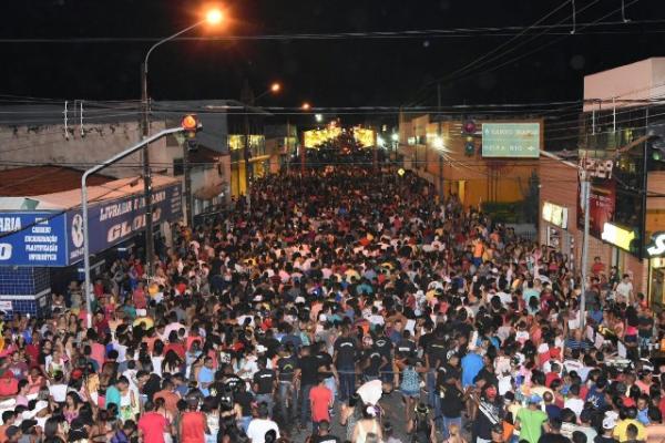 Desfile das Escolas de Samba e Arrastão fecham Carnaval de Floriano 2018.(Imagem:SECOM)