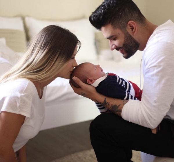 Andressa Suita e Gusttavo Lima fazem ensaio com o filho Gabriel.(Imagem:Instagram)