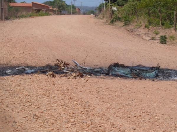 Moradores de Barão de Grajaú fecham Rodovia e pedem solução para poeira.(Imagem:FlorianoNews)