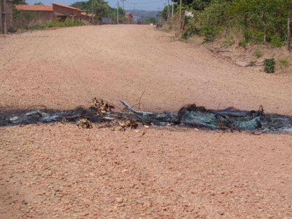 Moradores de Barão de Grajaú fecham Rodovia e pedem solução para poeira.(Imagem:FlorianoNews)