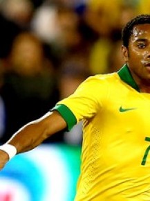 Robinho em sua última participação com a camisa da Seleção, ainda sob o comando de Felipão.(Imagem:Getty Images)