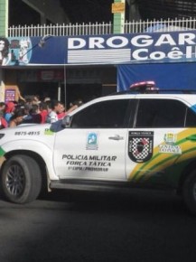 Polícia prendeu suspeitos em flagrante no bairro Parque Piauí.(Imagem:Katylenin França)