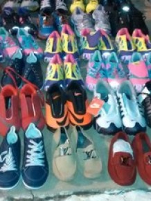 Calçados falsificados foram apreendidos em Floriano.(Imagem:Polícia Rodoviária Federal)