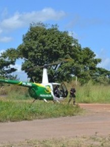 Polícia conta com auxílio de um helicóptero durante as buscas.(Imagem:Misael Lima / Portal Mpiaui)
