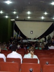 Julgamento do ex-coronel acontece no auditório do Sesi, em Parnaíba.(Imagem: Helder Fontenele)