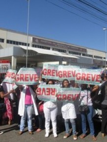 Servidores estão em greve há seis dias e pedem inclusão no reajuste linear.(Imagem:Gil Oliveira/ G1 PI)