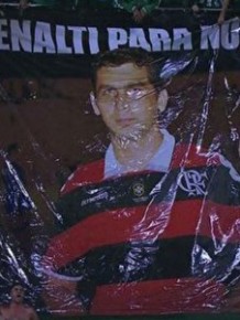Torcida protesta contra Wagner Reway, árbitro de Flamengo 3x0 Coritiba, pela Copa do Brasil.(Imagem:reprodução/SporTV)