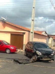 Acidente aconteceu no cruzamento das quadras 198 e 168(Imagem:Polícia Militar)