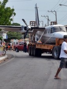 Aeronave transportada fez pouso forçado em Piracuruca.(Imagem:Kairo Amaral/Portal Costa Norte)