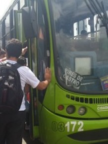 Usuários reclamam da demora dos ônibus em Teresina.(Imagem:Marco Freitas/G1)