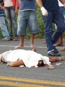 Colisão entre carro e moto deixa uma vítima fatal na BR 343.(Imagem:Leomar Duarte)
