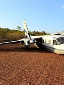 Avião pousou de barriga e ficou atravessado na pista.(Imagem:Jorge Henrique/Piracurucaaovivo)