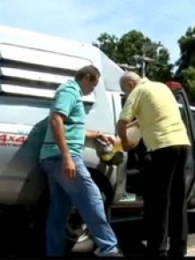 Carro da secretaria de Justiça ficou sem gasolina em Teresina.(Imagem:Reprodução/TV Clube)