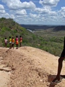 Crianças estudam até a 4ª série na escola da comunidade.(Imagem:Gustavo Almeida/G1)