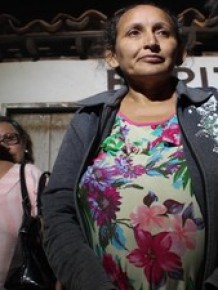 Mulher de professor morto está grávida de oito meses.(Imagem:Ellyo Teixeira/G1)