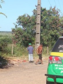 Corpo de travesti foi encontrado na Zona Sul de Teresina.(Imagem:Juliana Barros/G1)