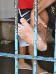 Preso com doença contagiosa divide cela com os demais detentos na Irmão Guido.(Imagem:OAB-PI)