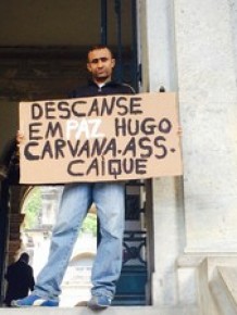 Fãs presta homenagem a Hugo Carvana.(Imagem:Mariana Cardoso/G1)