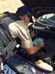 Chassi e documentação do carro eram adulterados pela quadrilha.(Imagem:Joelson Giordani)